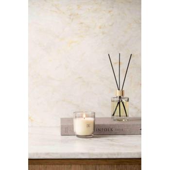 Romduft og duftlys på benk