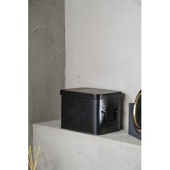 Sort førstehjelpsskrin på hylle