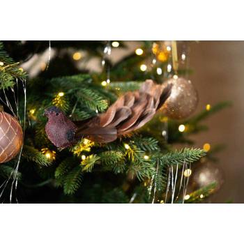 Fugl på klype Glam rosa i juletre nærbilde