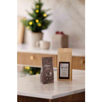 Kaffe og cognac kuler på kjøkkenbenk