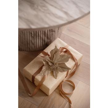 Blomst klypt på pakke som pynt