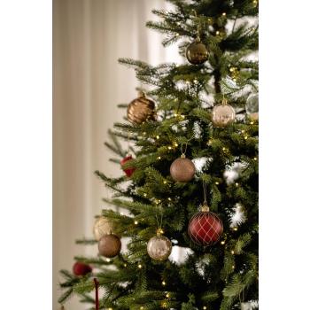 Julekule Swirl i gull på juletre med andre julekuler