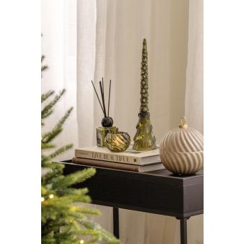 Lysetake juletre med kronelys juletre med julekule krukke og telysholder på sidebord