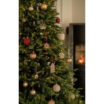 Julekule reinsdyr i glass på juletre med annen pynt