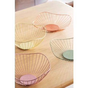 Samlebilde av kurv string Mie i fire forskjellige farger