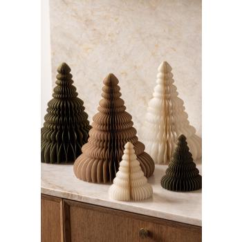 Papirtre i to størrelser og tre farger stående på kjøkkenbenk