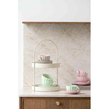 Kopp Cille, beige på kjøkkenbenk