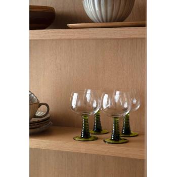 Vinlgass Clara i hylle nærbilde