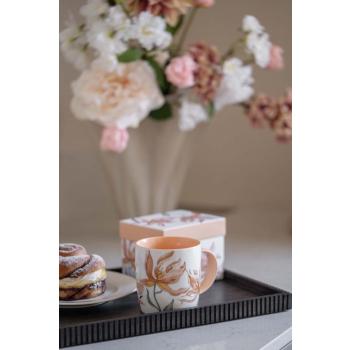 Kopp Florea med asjett thilde med bolle som frokostservering