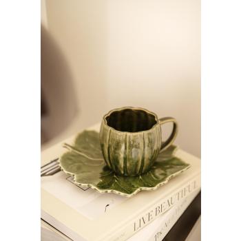 kopp pumpkin på asjett maple