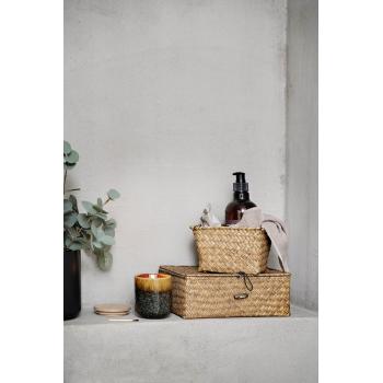 kurv tage liten i hylle på bad