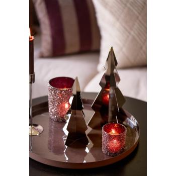 Telysholder Glitter i to størrelser står på lysfat med dekortre og lys