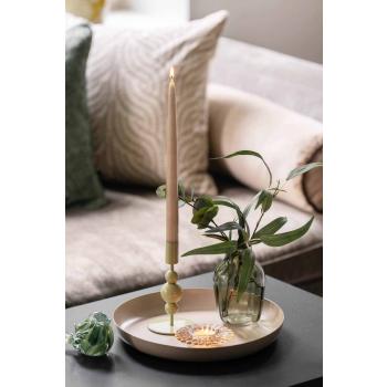 Lysfat med lysestake, lysholder, vase og en glassfigur