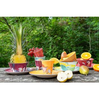 Mummi-servise utendørs på bord