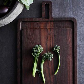 Yami skjærebrett brukt til grønnskaper