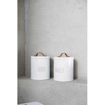 vaskepulverboks til farget tøy på hylle