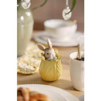 Kanindekorfigur som pynt på et spisebord