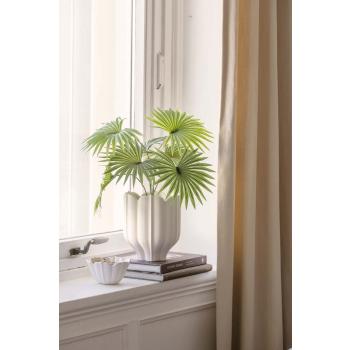 Skål og potte alice i vinduskarm