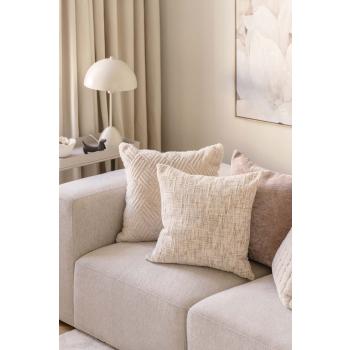 Putetrekk chenille i front sammen med andre beige puter