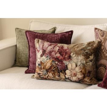 Wilma putetrekk i grønn og burgunder med velurpute med blomsterprint