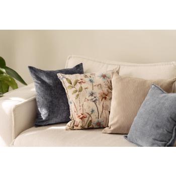 Brodertputetrekk satt sammen med velurputetrekk i blå og beige