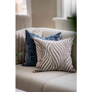 Puter i sofa i fargene blå, beige og hvit