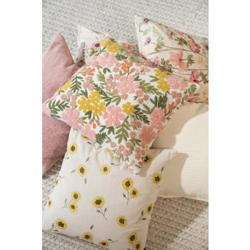 Puter i rosa, beige og hvite farger liggende på gulv