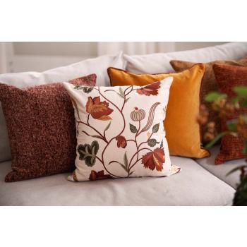 Brodert Poppy kombinert med Chenille mix, Piper og Cille puter