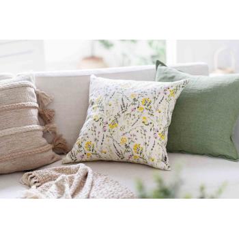 Putetrekk med småblomster satt sammen med to pynteputer