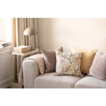 Putetrekk Stilkblomster broderi i front med beige og gule putetrekk bak