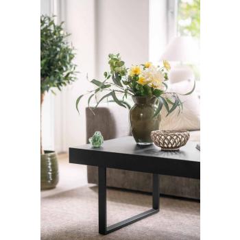 Sofabord med glassvase, glassfigur og dekorbolle