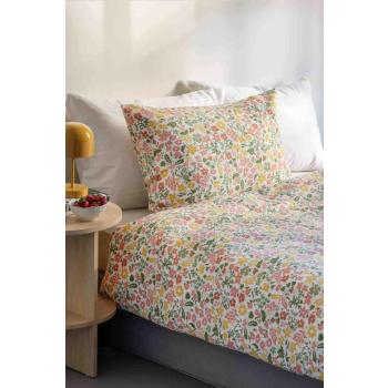 Sengesett rosa krepp med sateng i hvitt på seng