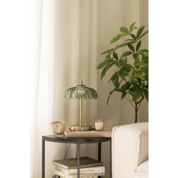 Lampe Heritage på sidebord med lysholdere og bøker