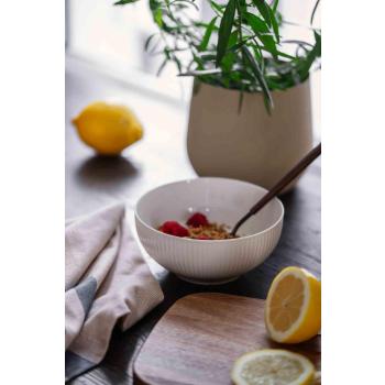 Frokostskål på kjøkkenbenk