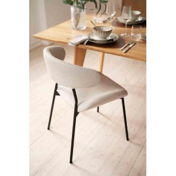 Spisestol Evi beige ved spisebord