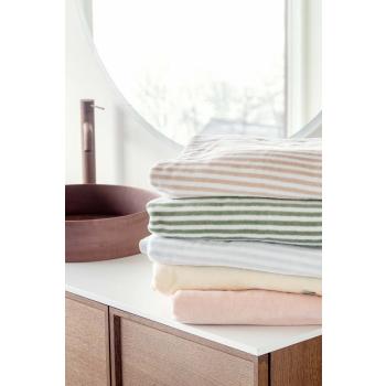 Strandhåndklær liggende på badet