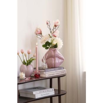 Vase lips og hjerte på konsollbord med romduft blomst og lysestake lips