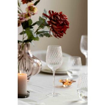 Hvitvinsglass Valerie på spisebord