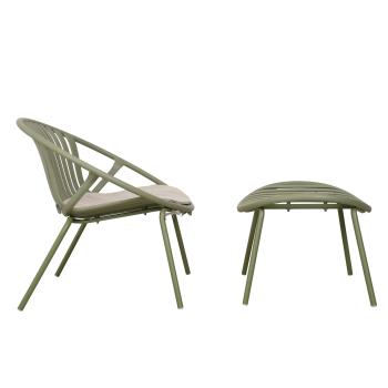 Hagestol Lena med grønn farge fra siden med forskammel